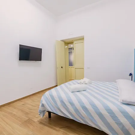 Le Stanze Del Poeta Libero Bovio Konukevi Napoli